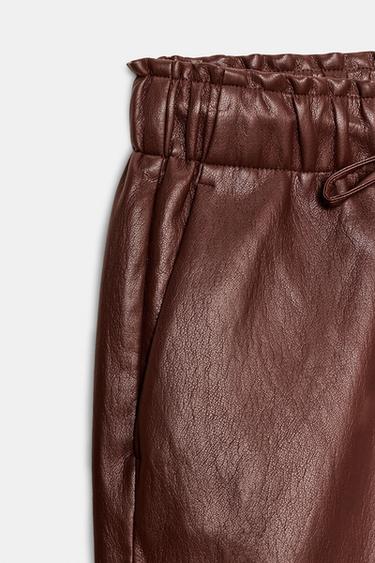 PANTALON MATIÈRE SYNTHÈTIQUE AVEC TAILLE ÉLASTIQUE - Grenat de Zara - Image 9