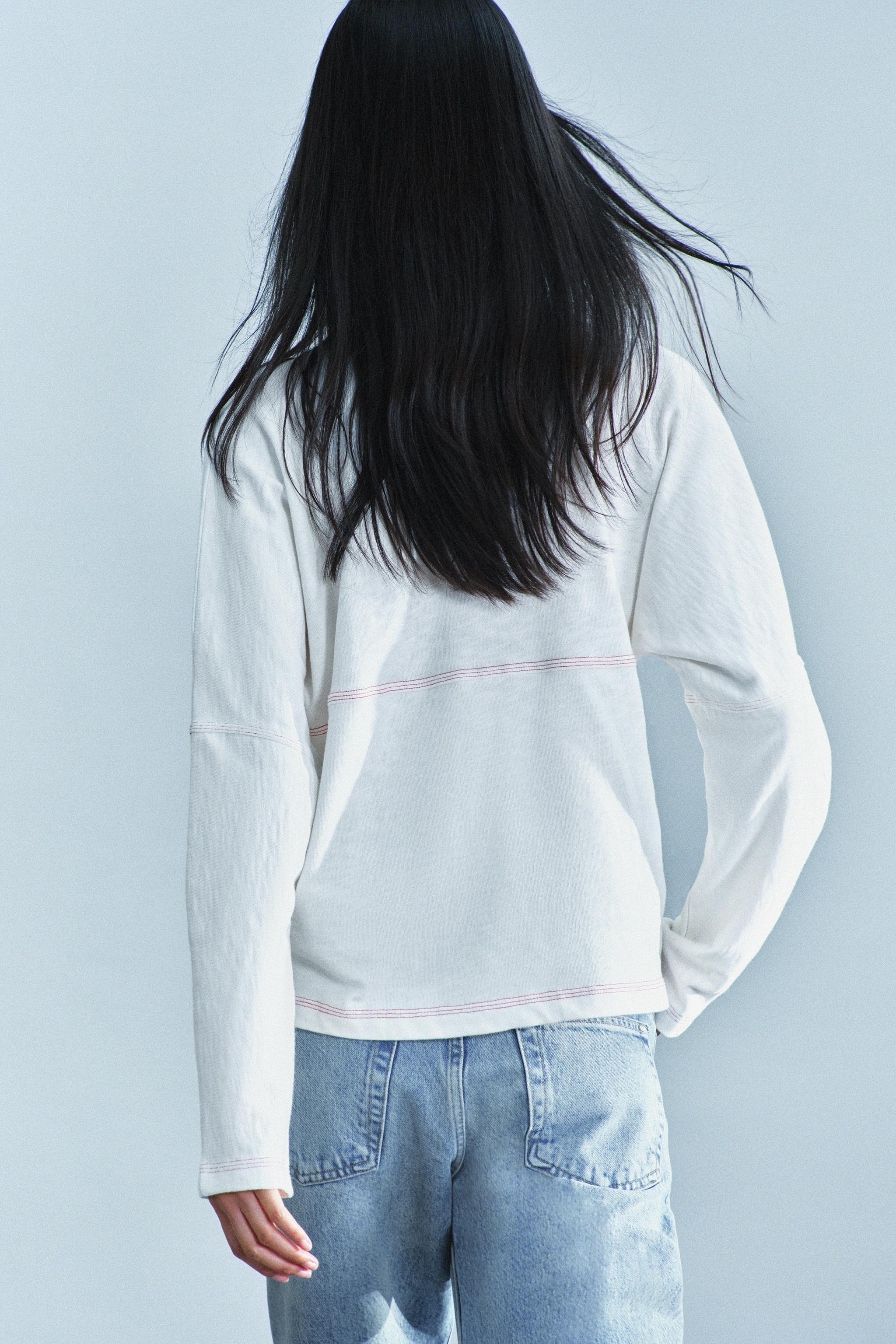 CONTRAST-STITCH T-SHIRT