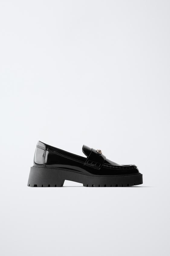Chaussure femme à brides noir mat et rouge coquelicot | Chaussure côtés Chaussure femme à brides noir mat et rouge coquelicot | Chaussure côtés