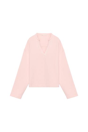 سويت شيرت قطني بياقة V - وردي باستيل الخاص بـ Zara