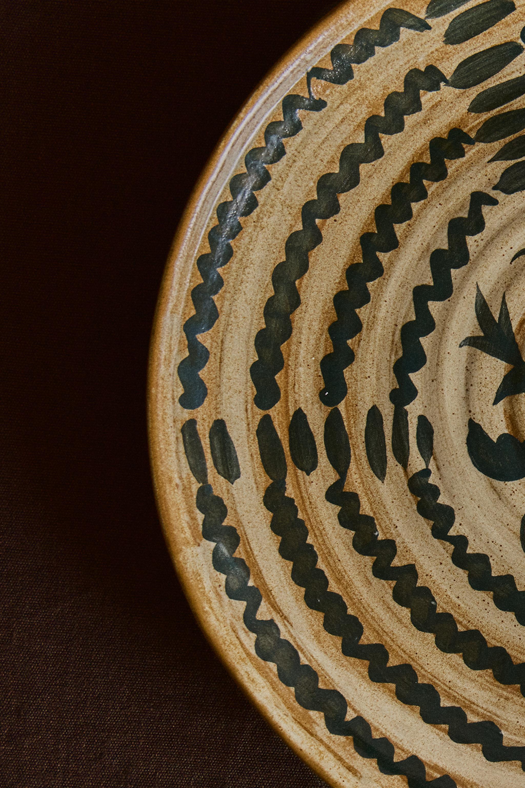 ROUND STONEWARE FLORAL SERVING DISH