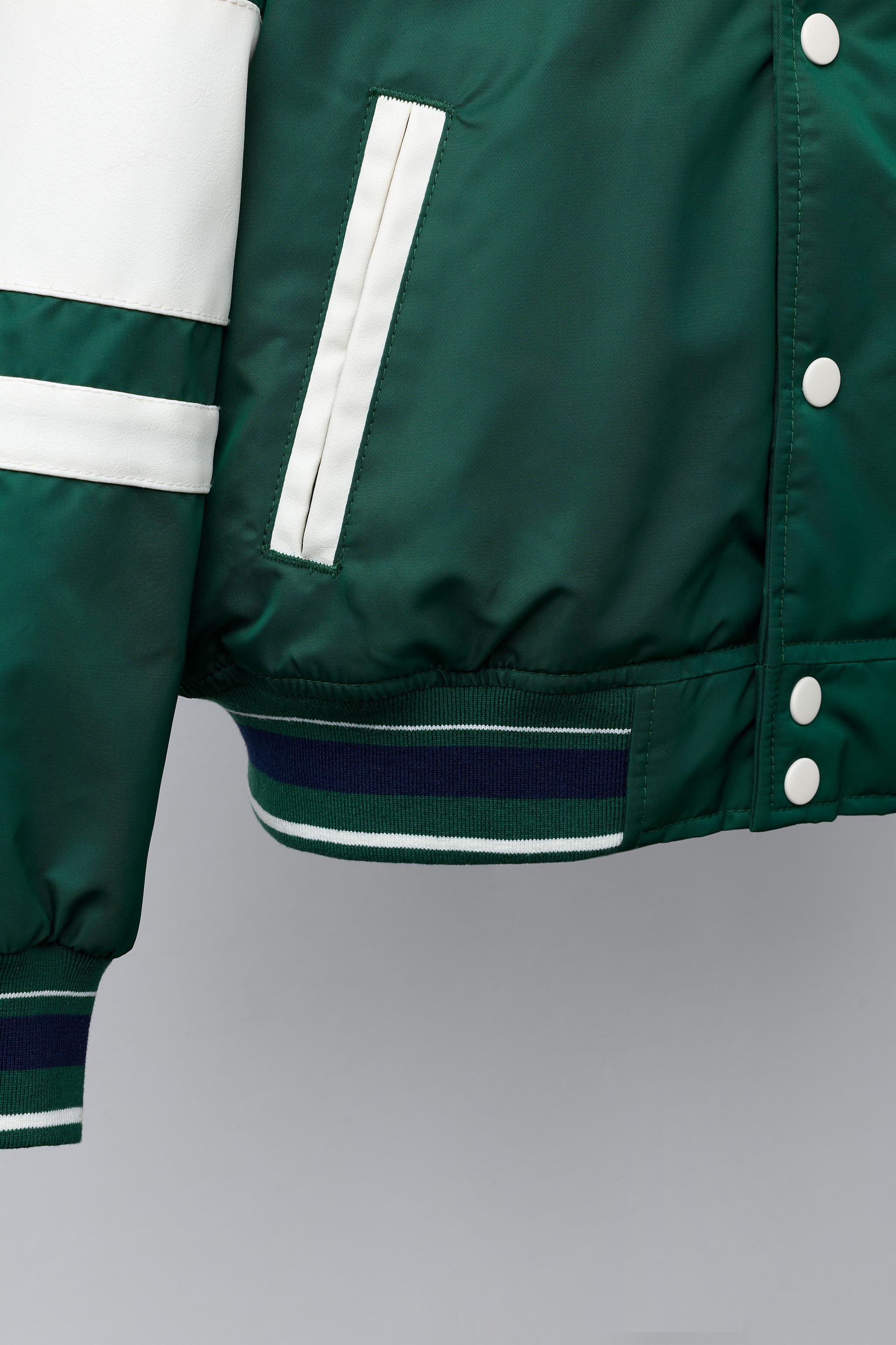 BLOUSON BOMBER EN NYLON AVEC INSCRIPTION ET CAPUCHE AMOVIBLE