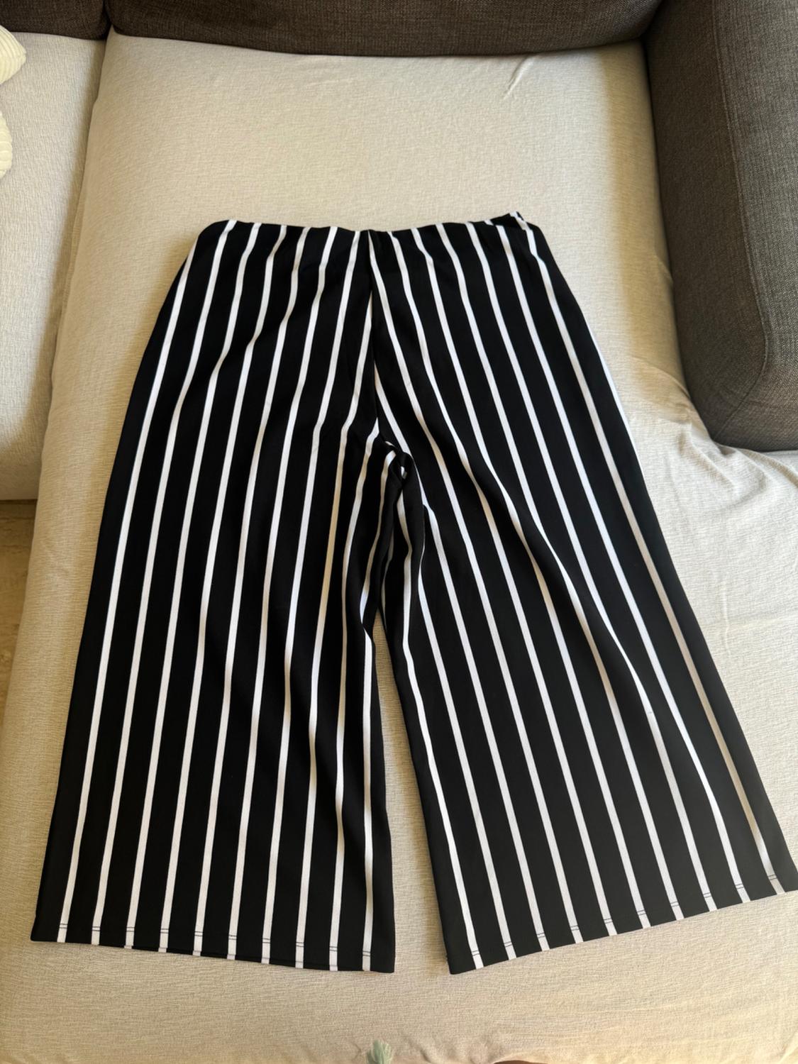 PANTALÓN NEGRO RAYAS BLANCAS CAMAL ANCHO - Image 3