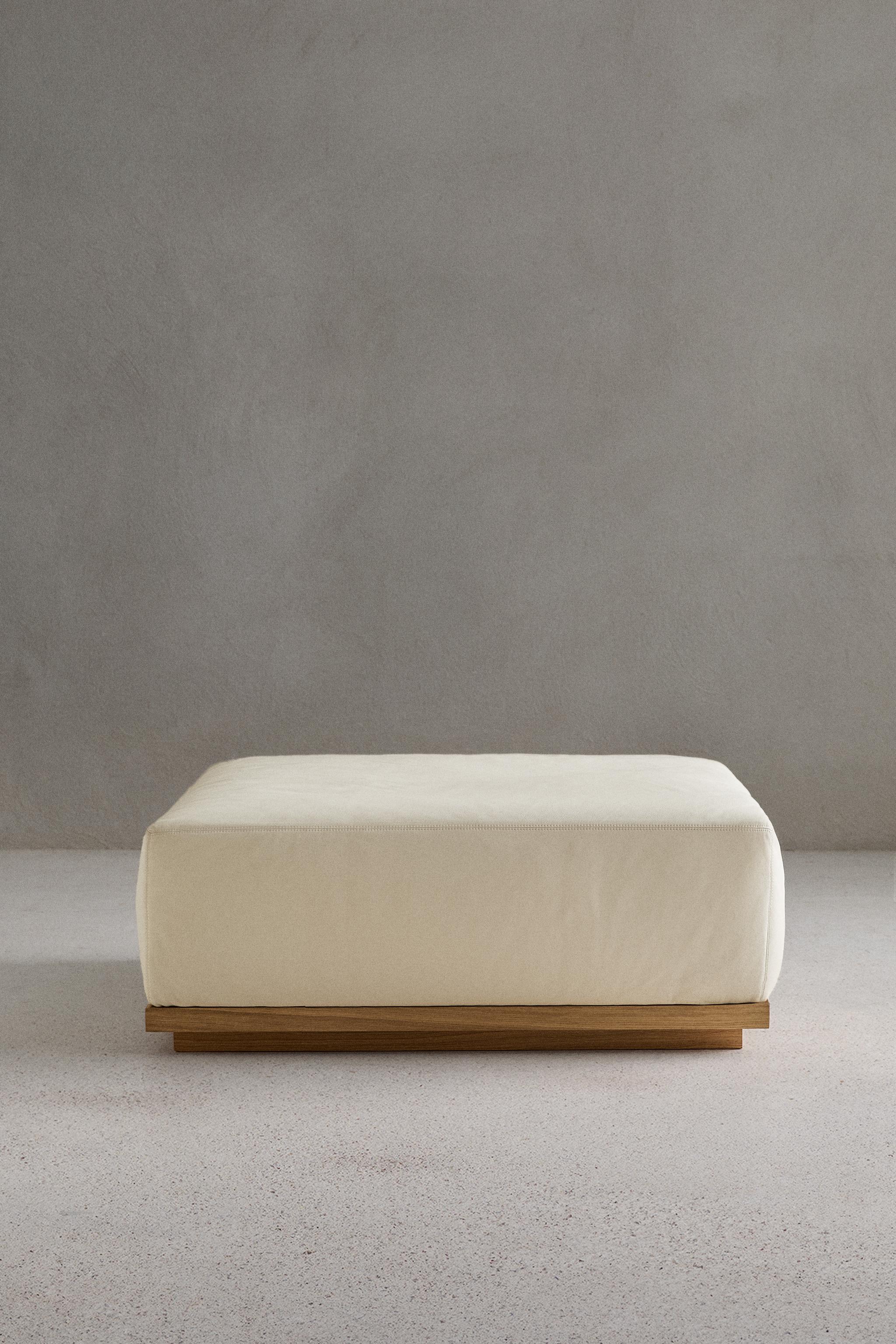 SOFA 02 | POUF — Ecru