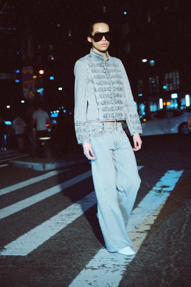 CHAQUETA DENIM ENTALLADA BOTONES ZW COLLECTION - Azul claro de Zara