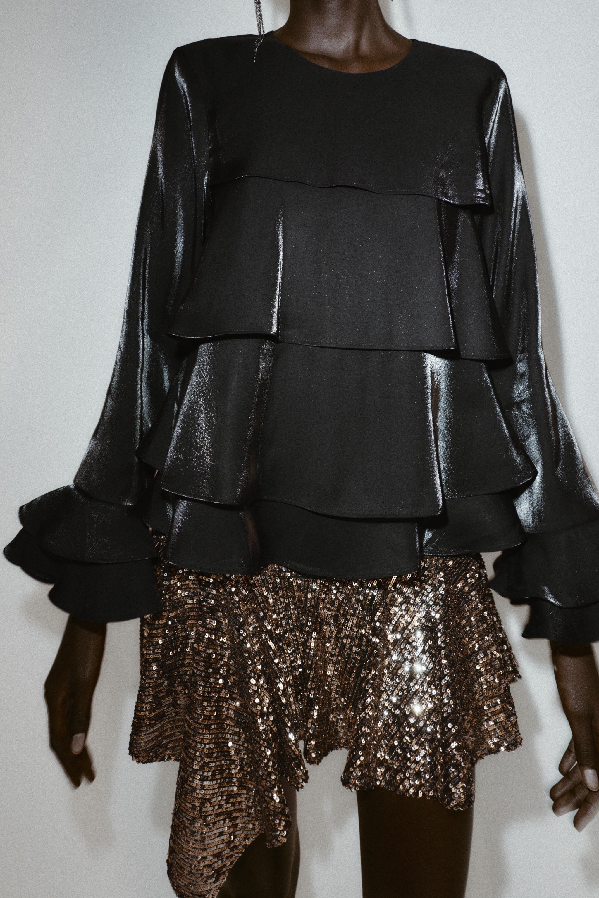 BLOUSE À VOLANTS EN TISSU BRILLANT