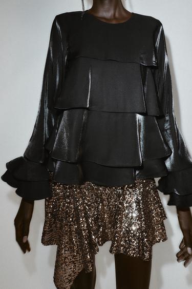 BLOUSE À VOLANTS EN TISSU BRILLANT - Noir de Zara - Image 1