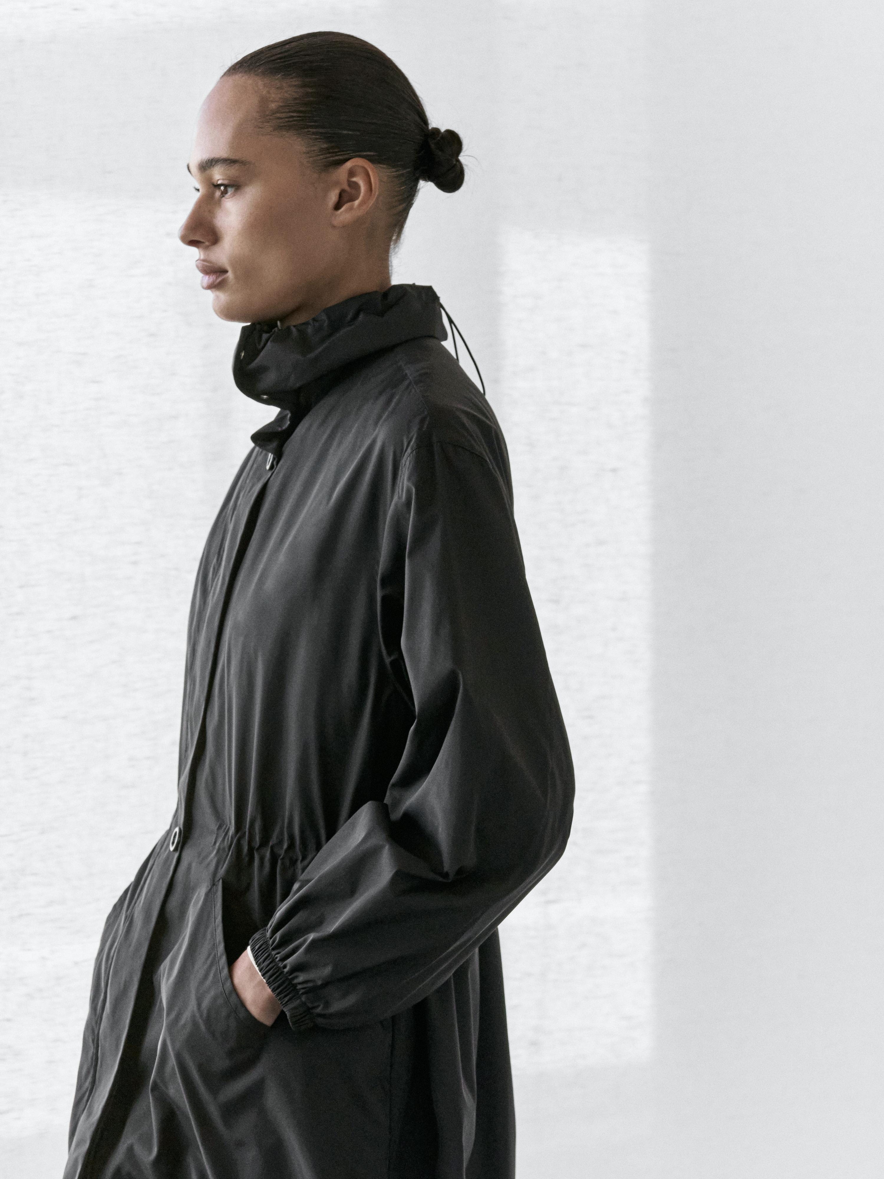 Water-repellent parka with detachable inner gilet