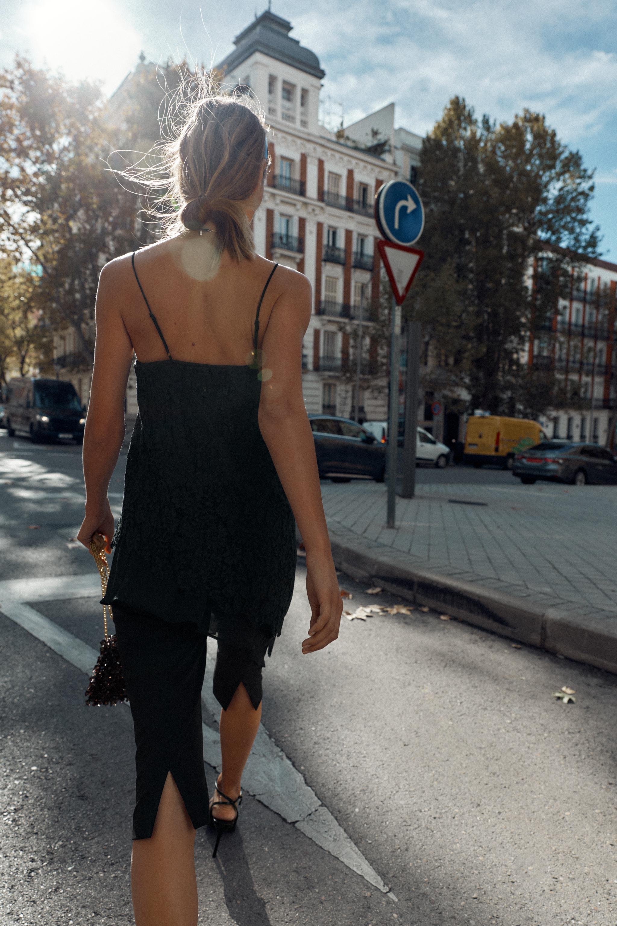 ASYMMETRIC LACE LONG TOP