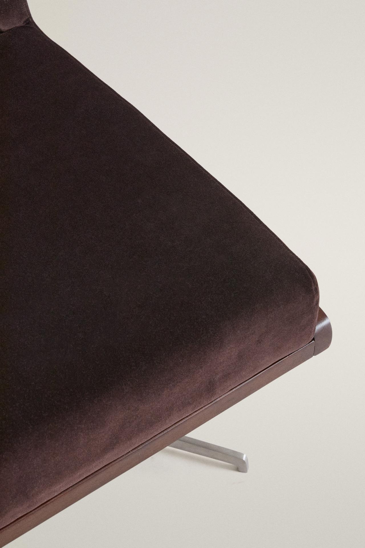 VELVET WOOD ACCENT CHAIR — Chocolate