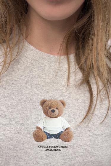 تيشرت بأكمام قصيرة بطبعة دب - رمادي فيجوريه الخاص بـ Zara