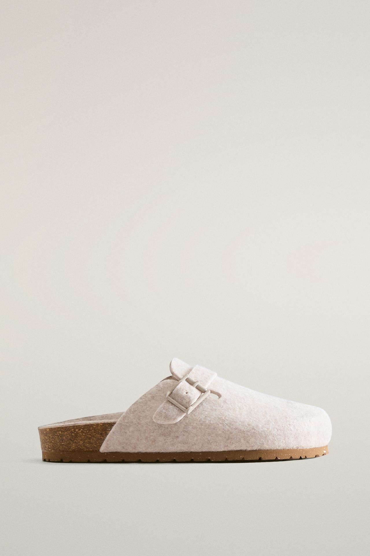 BUCKLED FELT MULE CLOG SLIPPERS — Beige