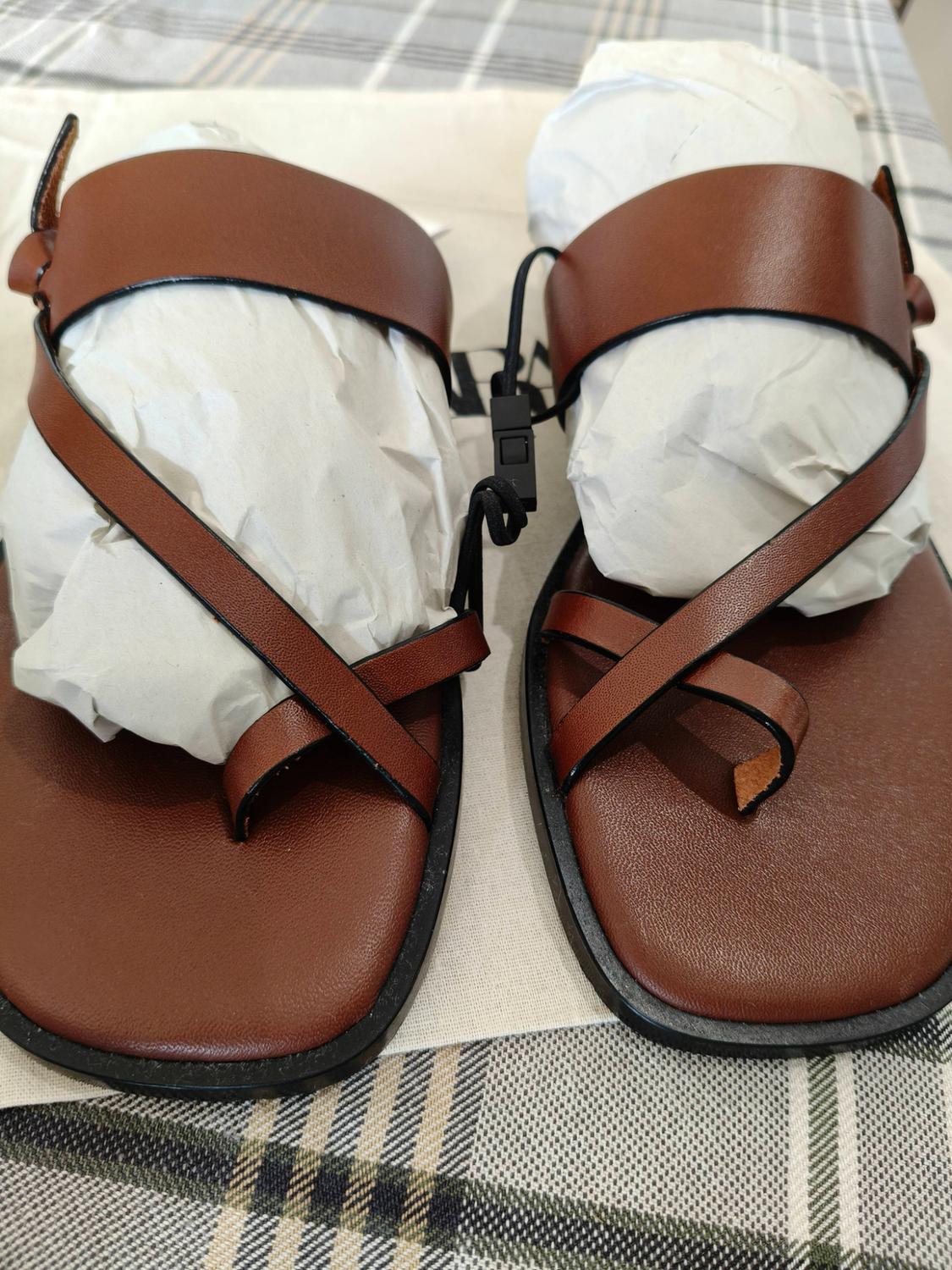 FLAT LEATHER STRAPPY SANDALS - Image 7