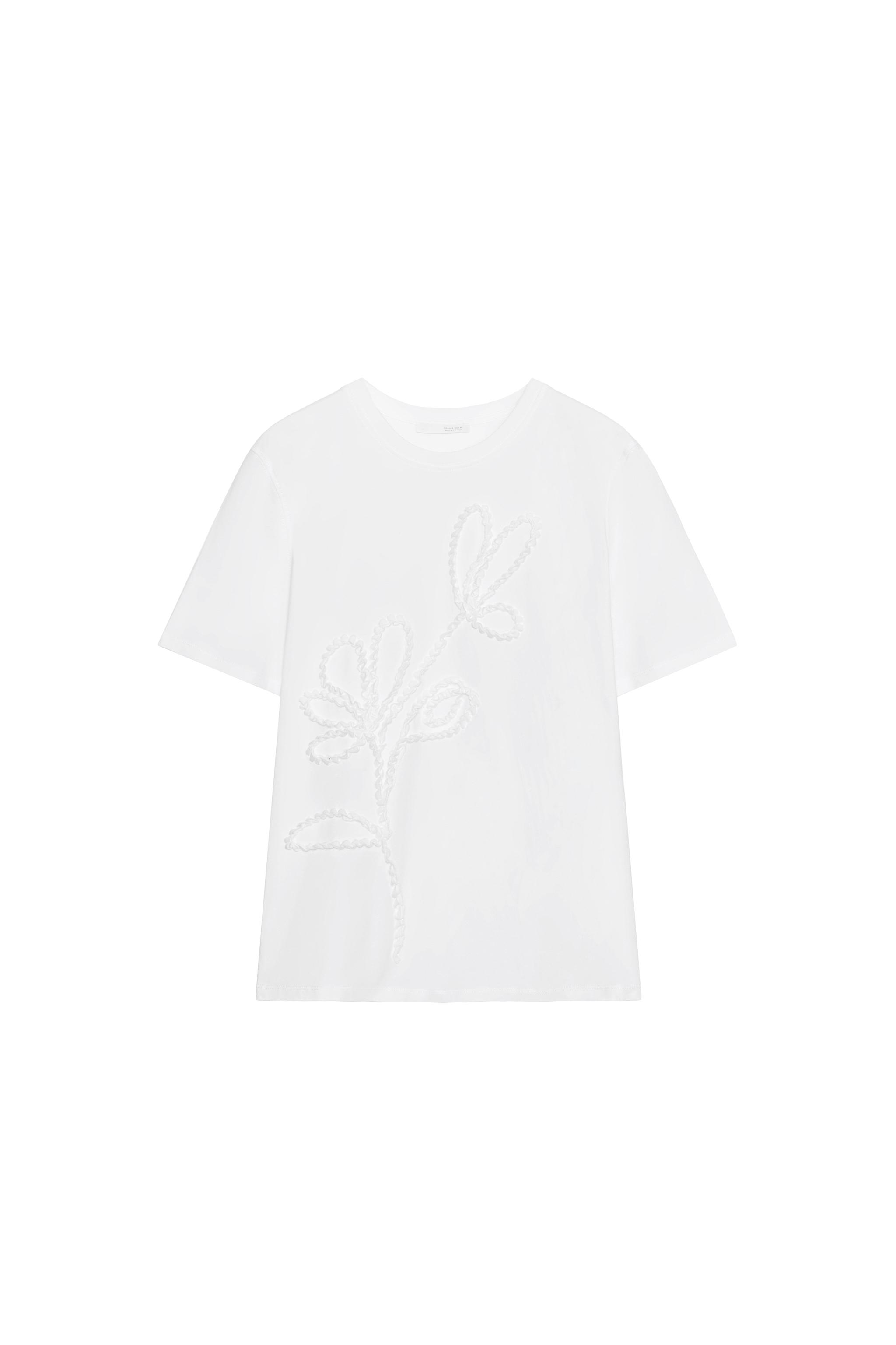 CAMISETA FLOR RELEVO