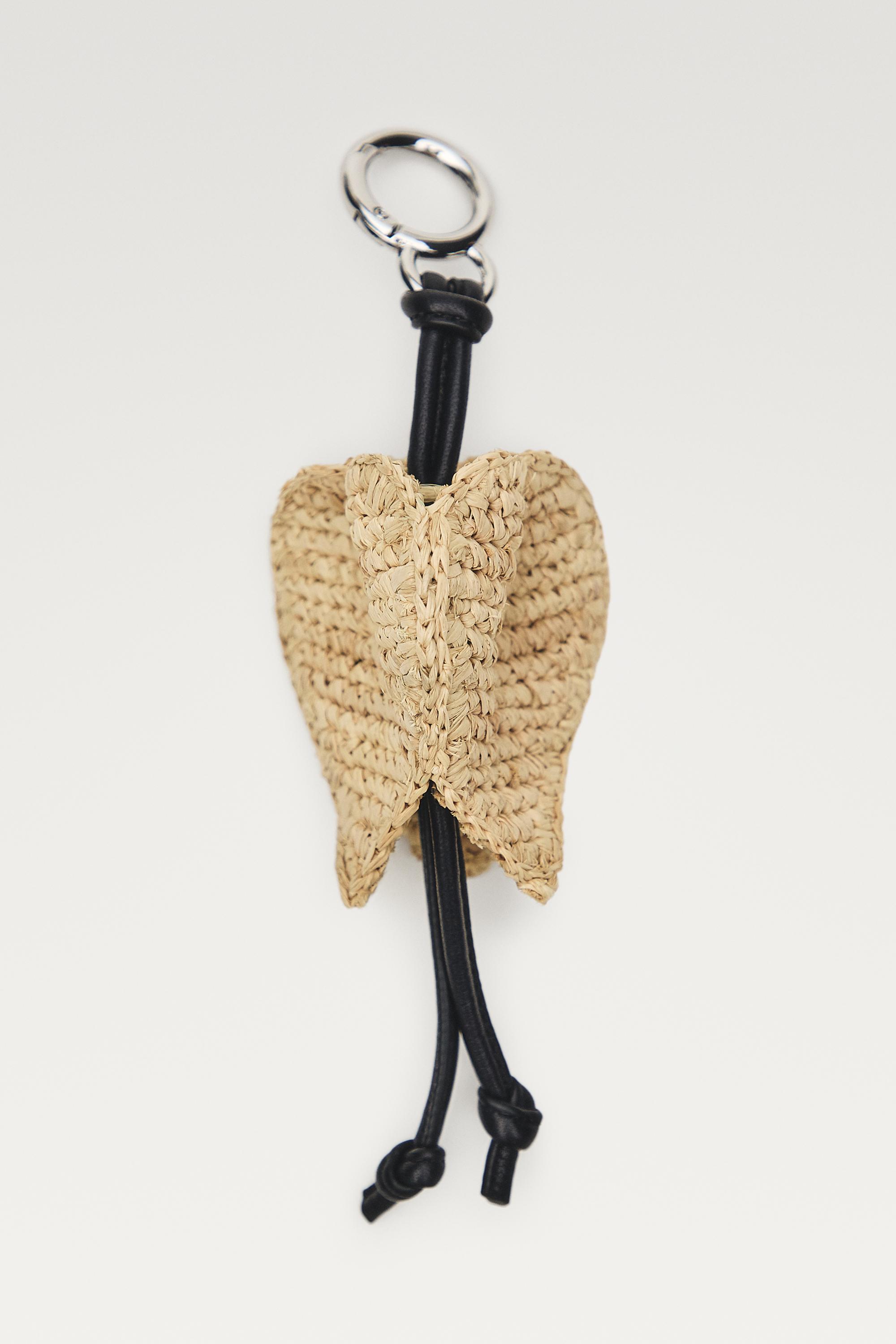 Raffia tulip charm — Light beige