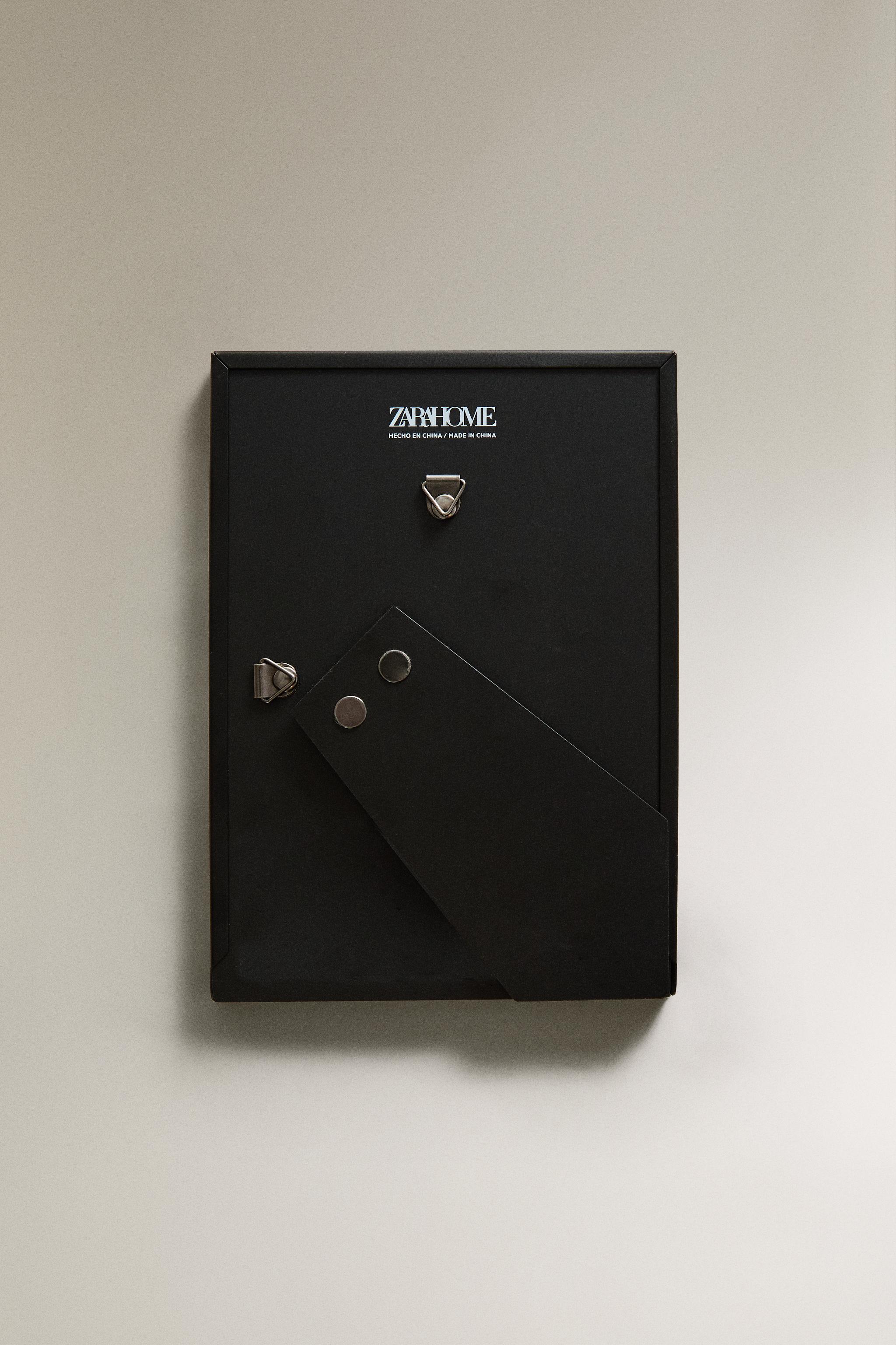 BLACK METAL PHOTO FRAME