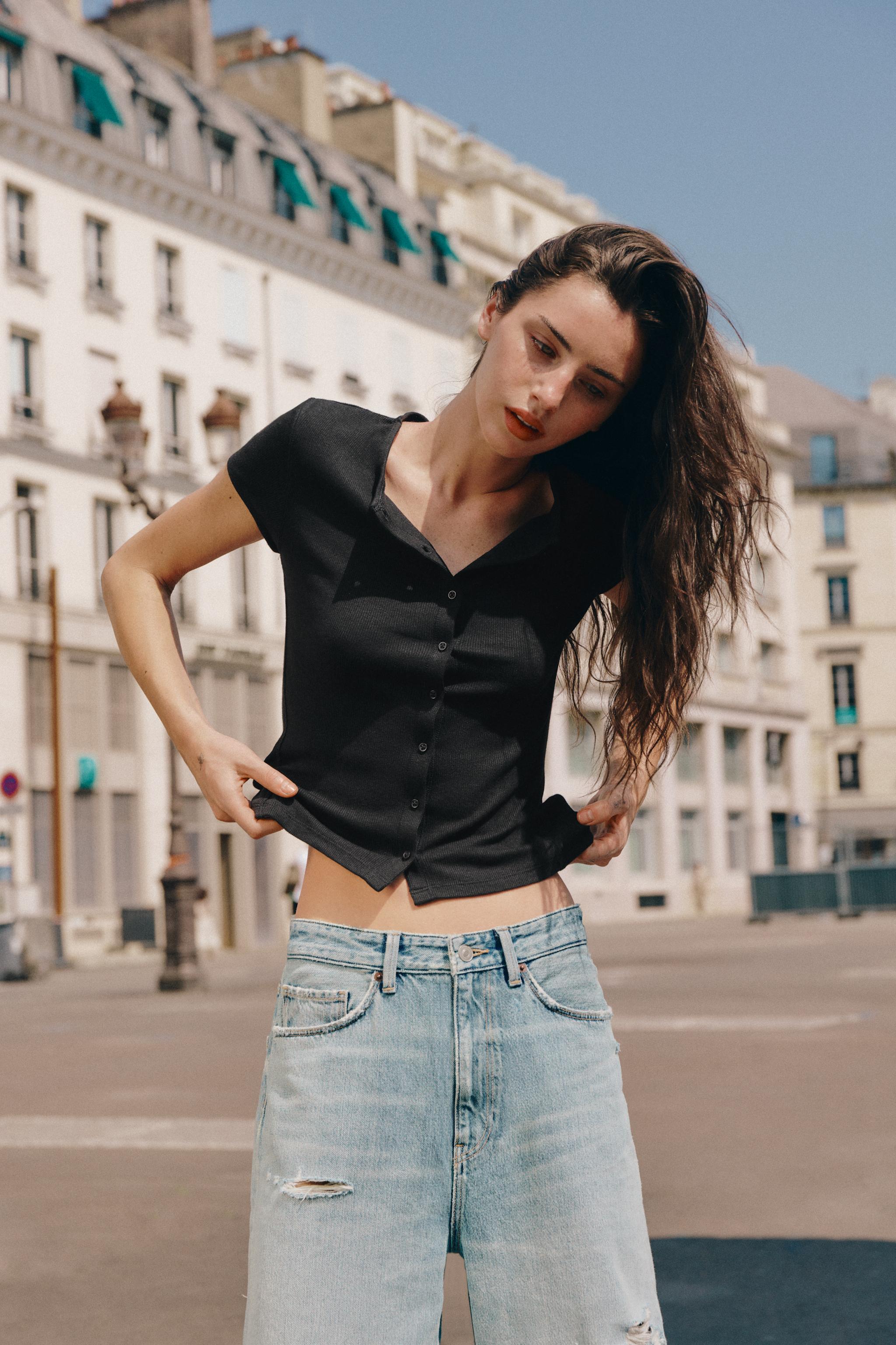 BUTTONED RIBBED T-SHIRT