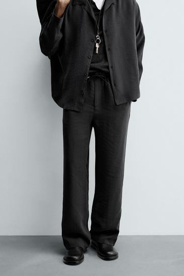 PANTALÓN FLUIDO RELAXED FIT - Negro de Zara