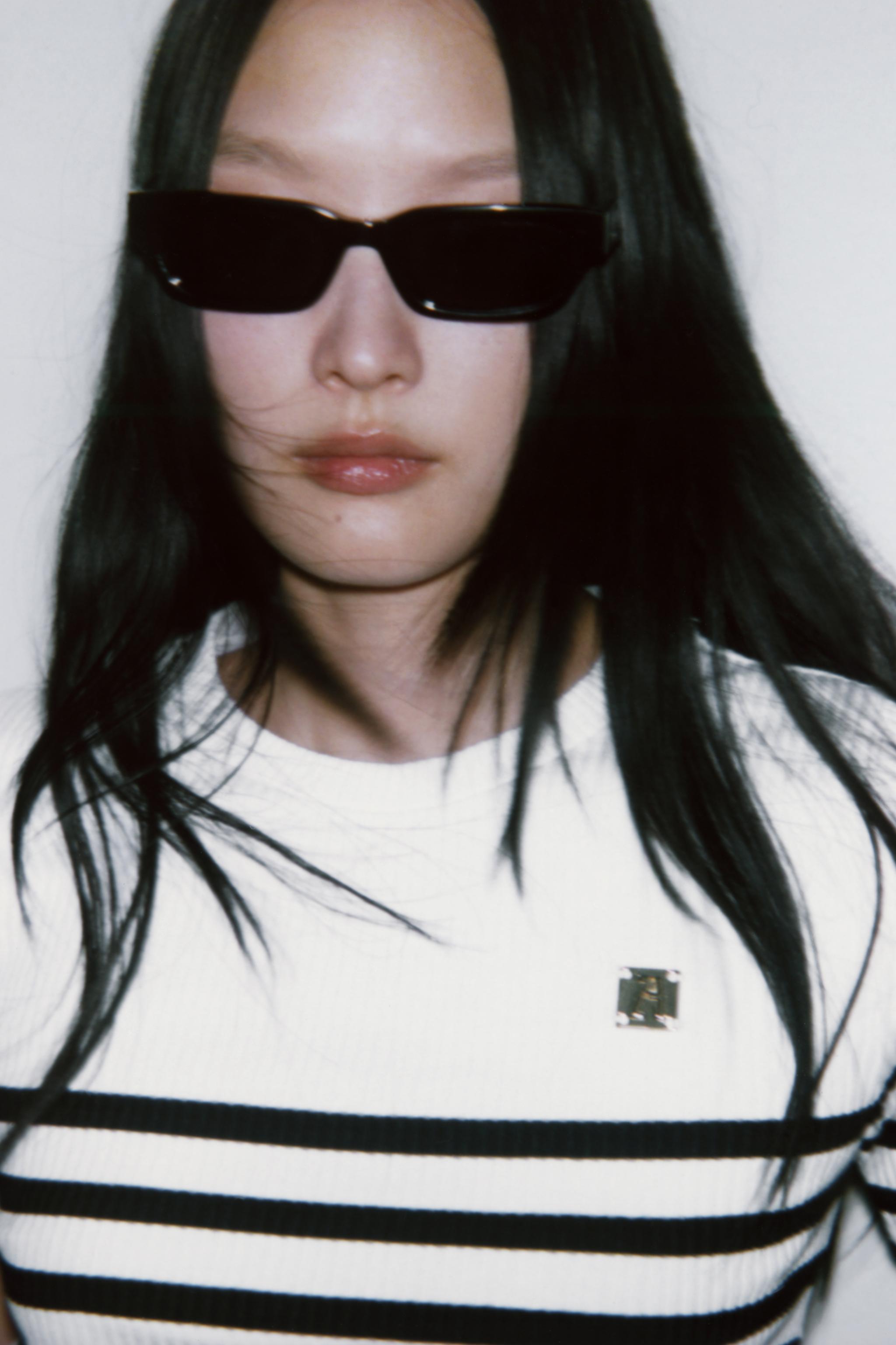 T-SHIRT RAYÉ AVEC FERMOIR ZARA