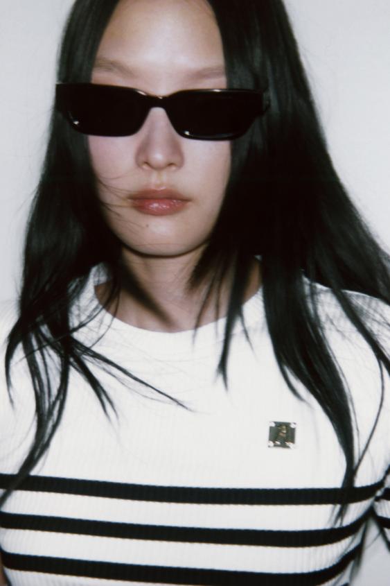ZARA STRIPED BROOCH T-SHIRT
