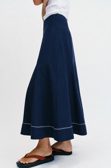 JUPE MI-LONGUE ÉVASÉE BRODÉE - Bleu encre de Zara - Image 4