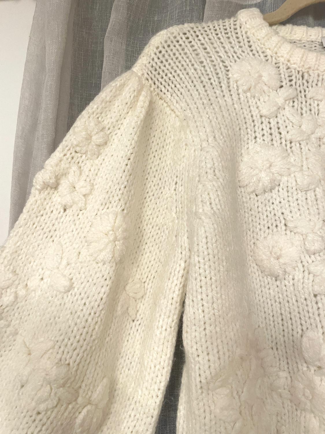 EMBROIDERED FLORAL SWEATER TRF - Image 4