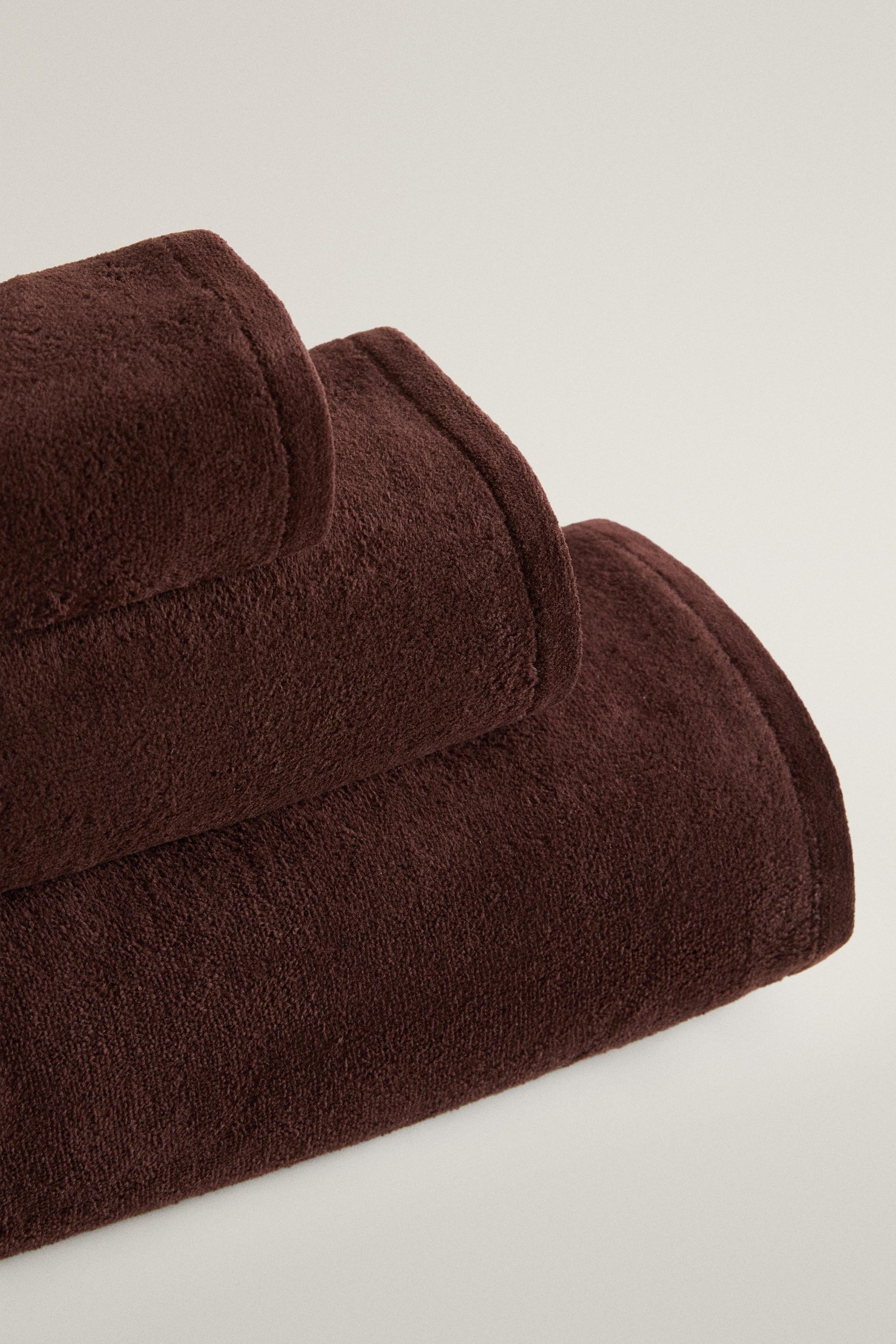SERVIETTE DE BAIN VELOURS BORD CHENILLE (540 G/M²)