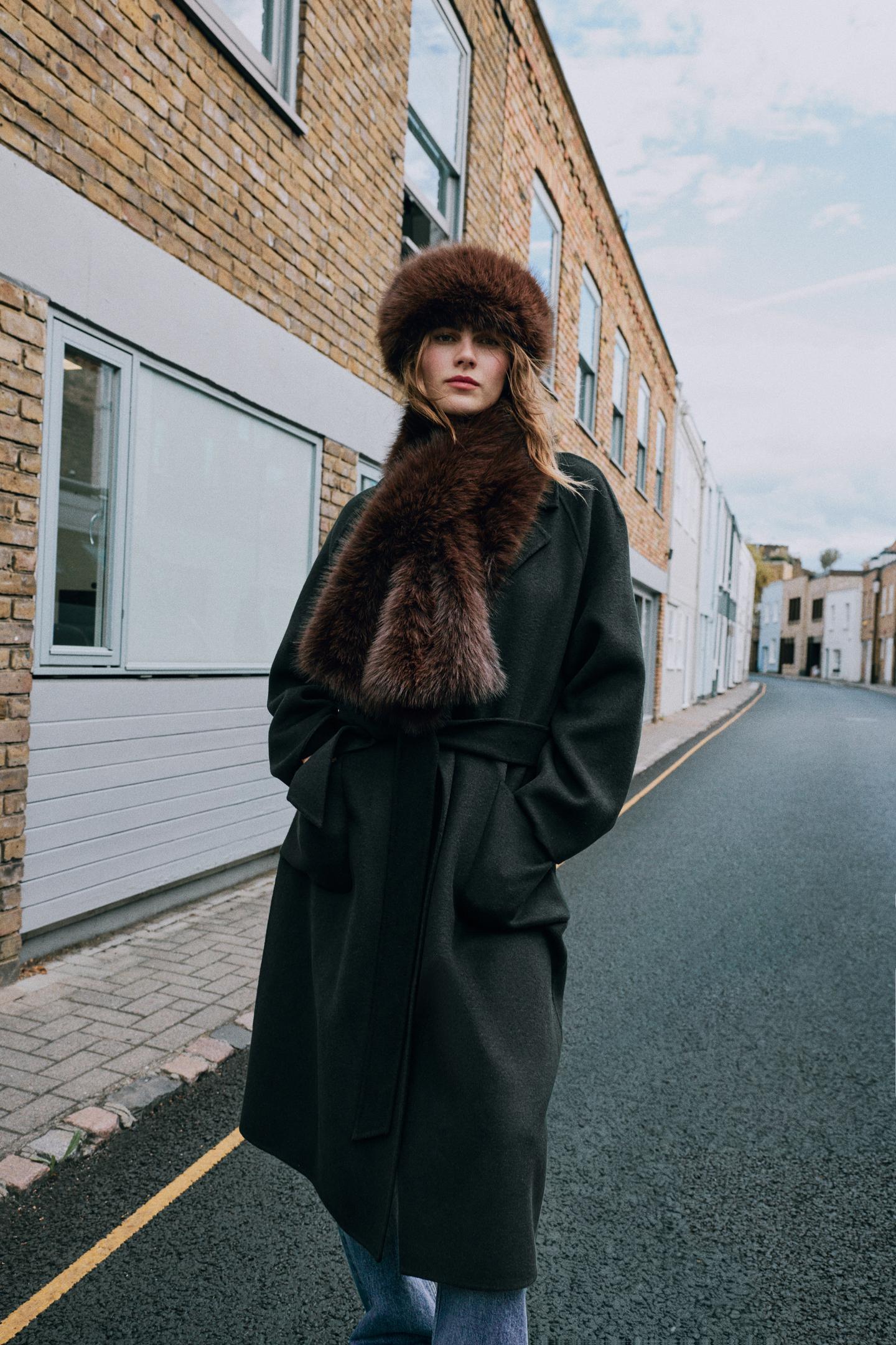 Женский шарф Zara Reversible Faux Leather and Faux Fur, цвет: Коричневый — фото 4