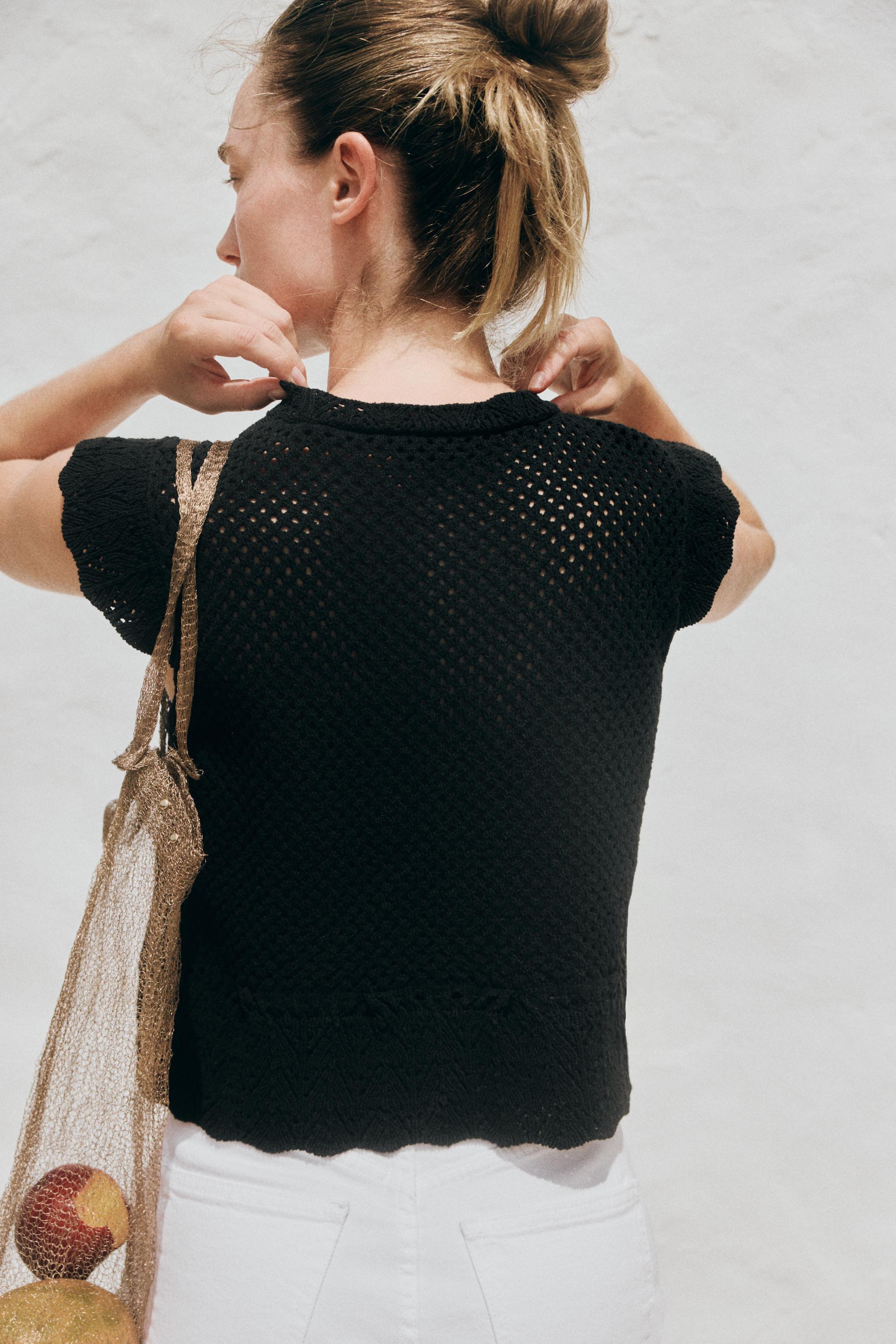 OPEN-KNIT TOP