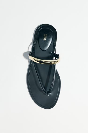 SANDALIA APLIQUE METÁLICO - Negro de Zara