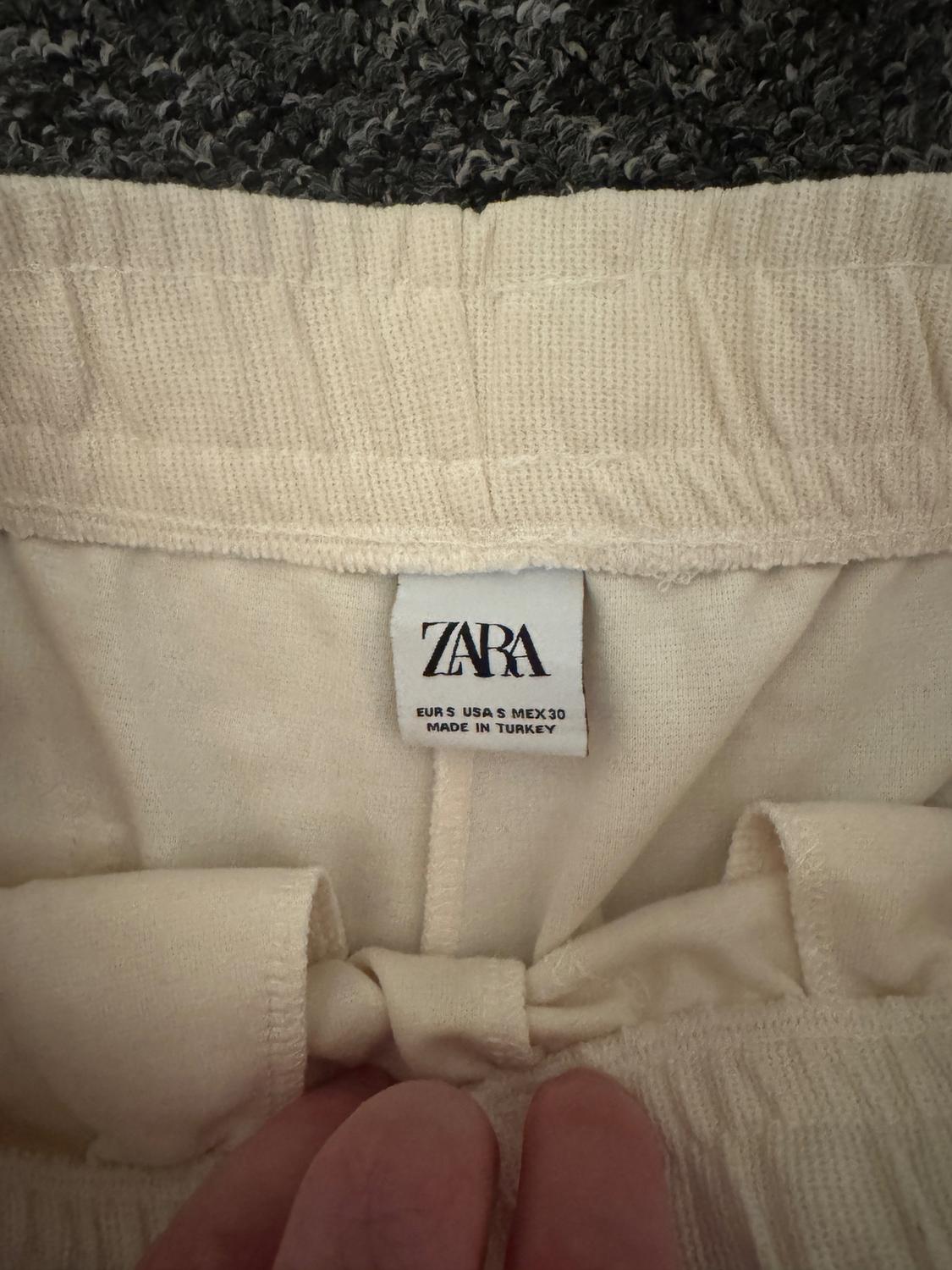 TEXTURED BERMUDA SHORTS WITH LABEL - Image 2