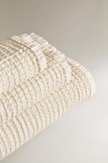 SERVIETTE DE BAIN GAUFRÉE RAYÉE - Sable de Zara - Image 1