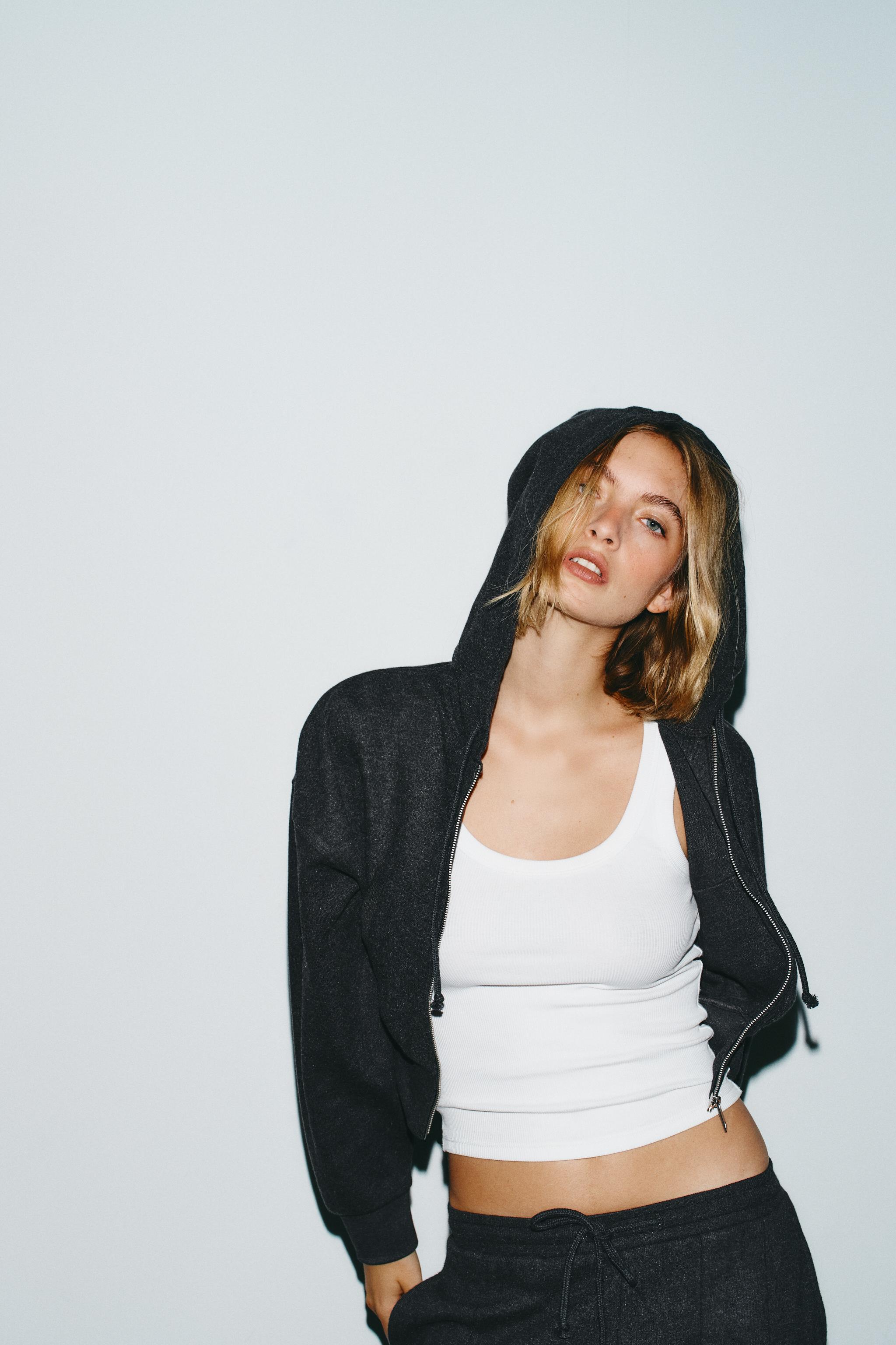 ZARA クロップド スキッパー スウェット ZARA短丈スエットと「Uniqlo and Mame Kurogouchi」のタイツが超万能