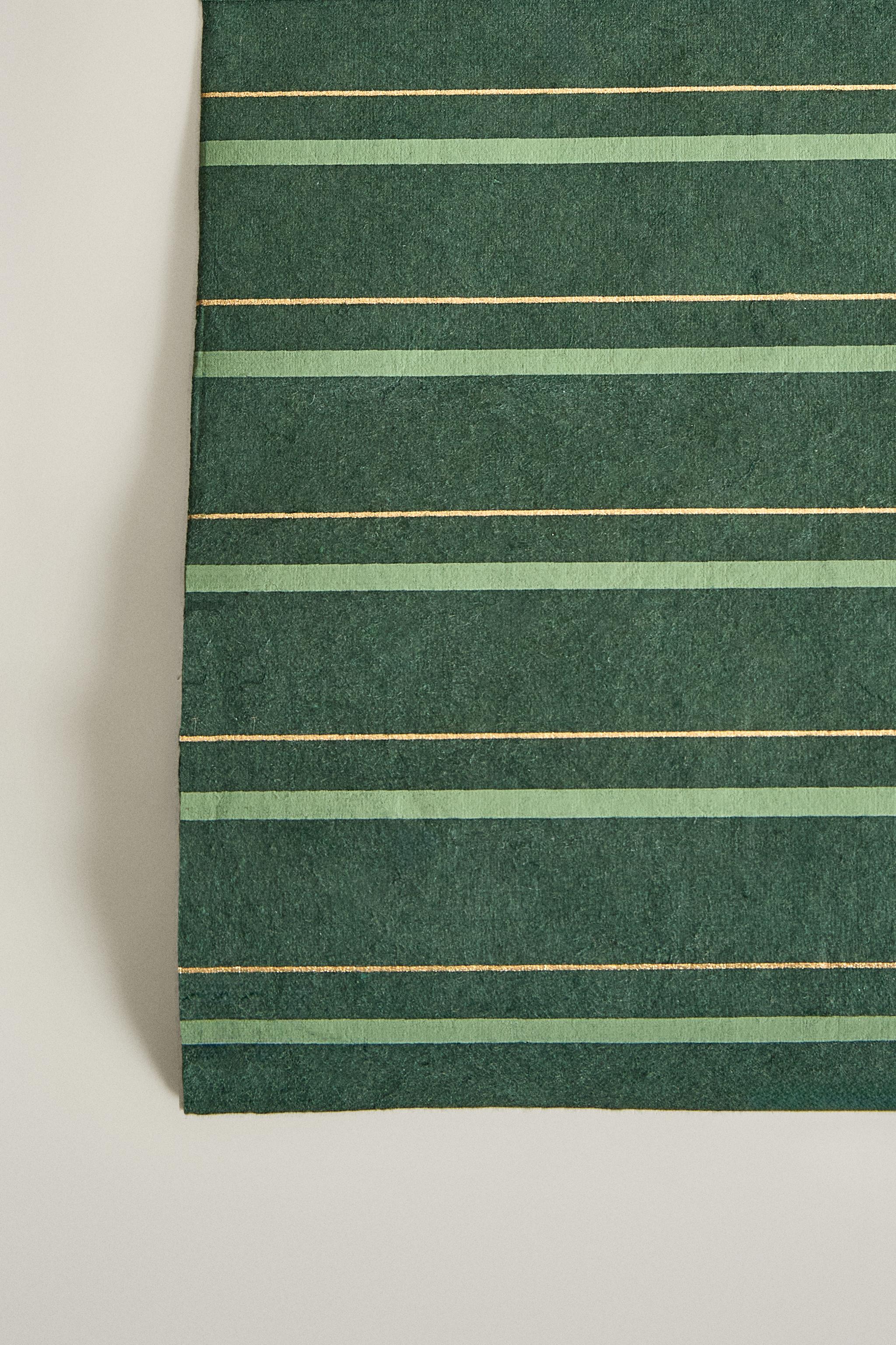 GOLD STRIPED CHRISTMAS GIFT WRAPPING PAPER