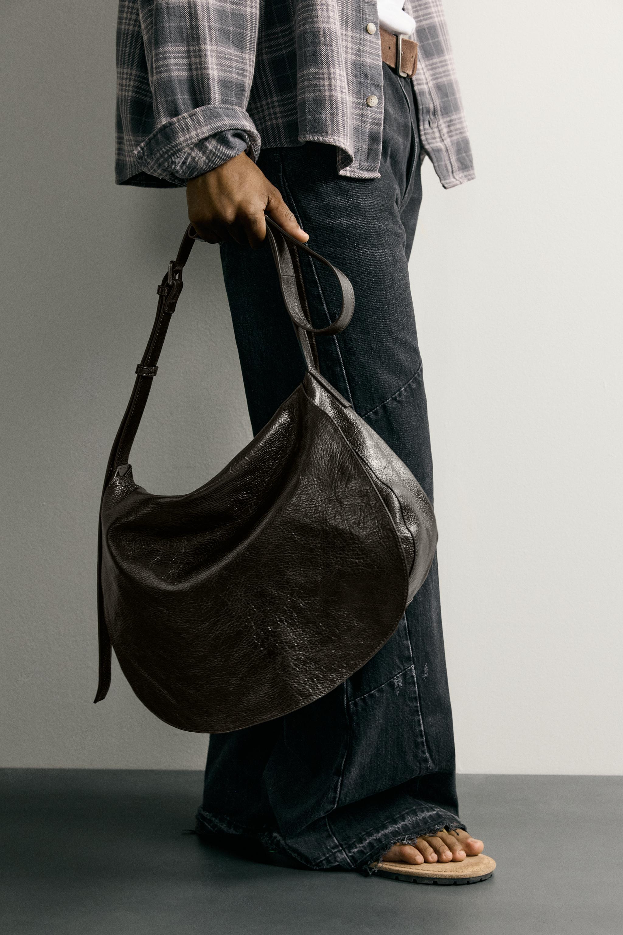 LEATHER SHOULDER BAG