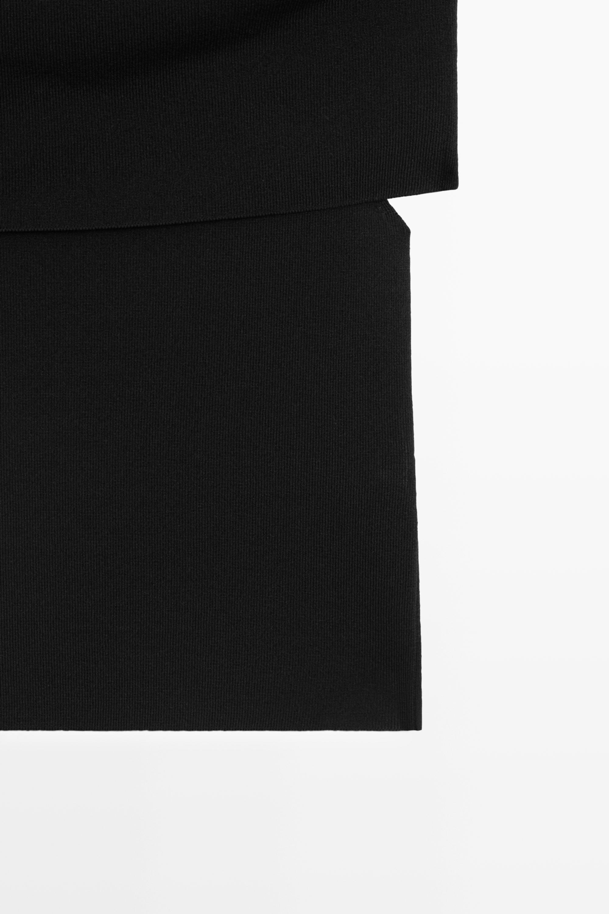 Off-the-shoulder top