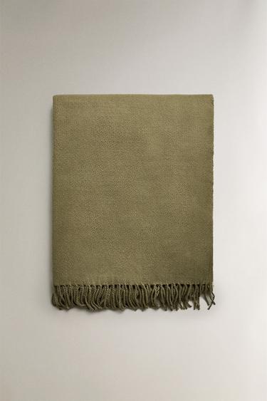 FRINGED DECORATIVE THROW - Green by Zara