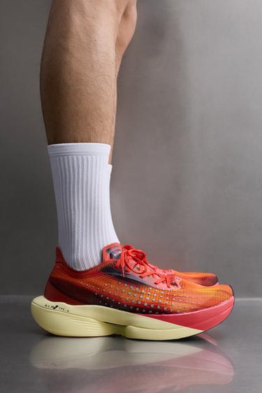 ZAPATILLA DE MARATÓN - Laranxa de Zara - Imaxe 0