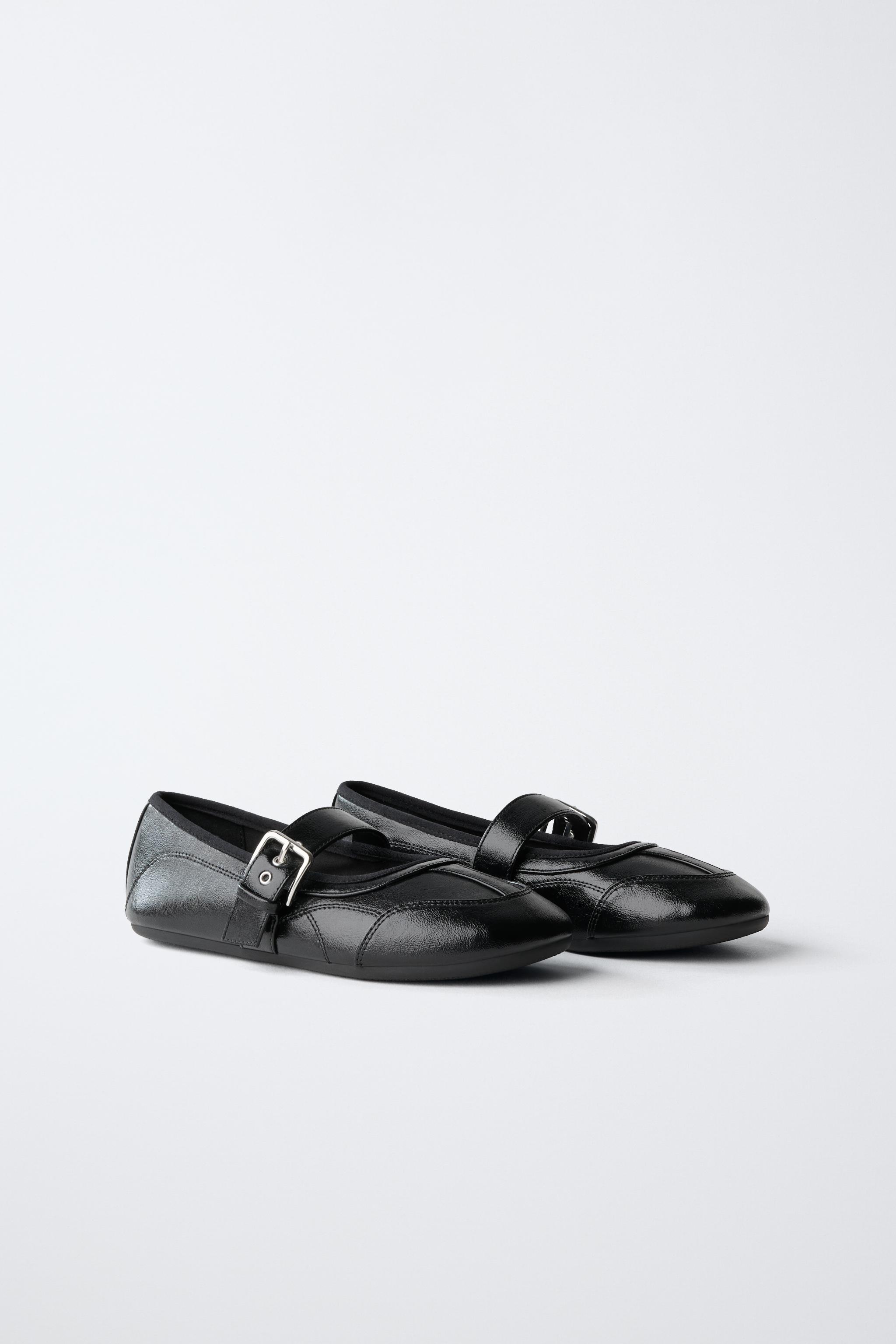 BUCKLE BALLET FLATS