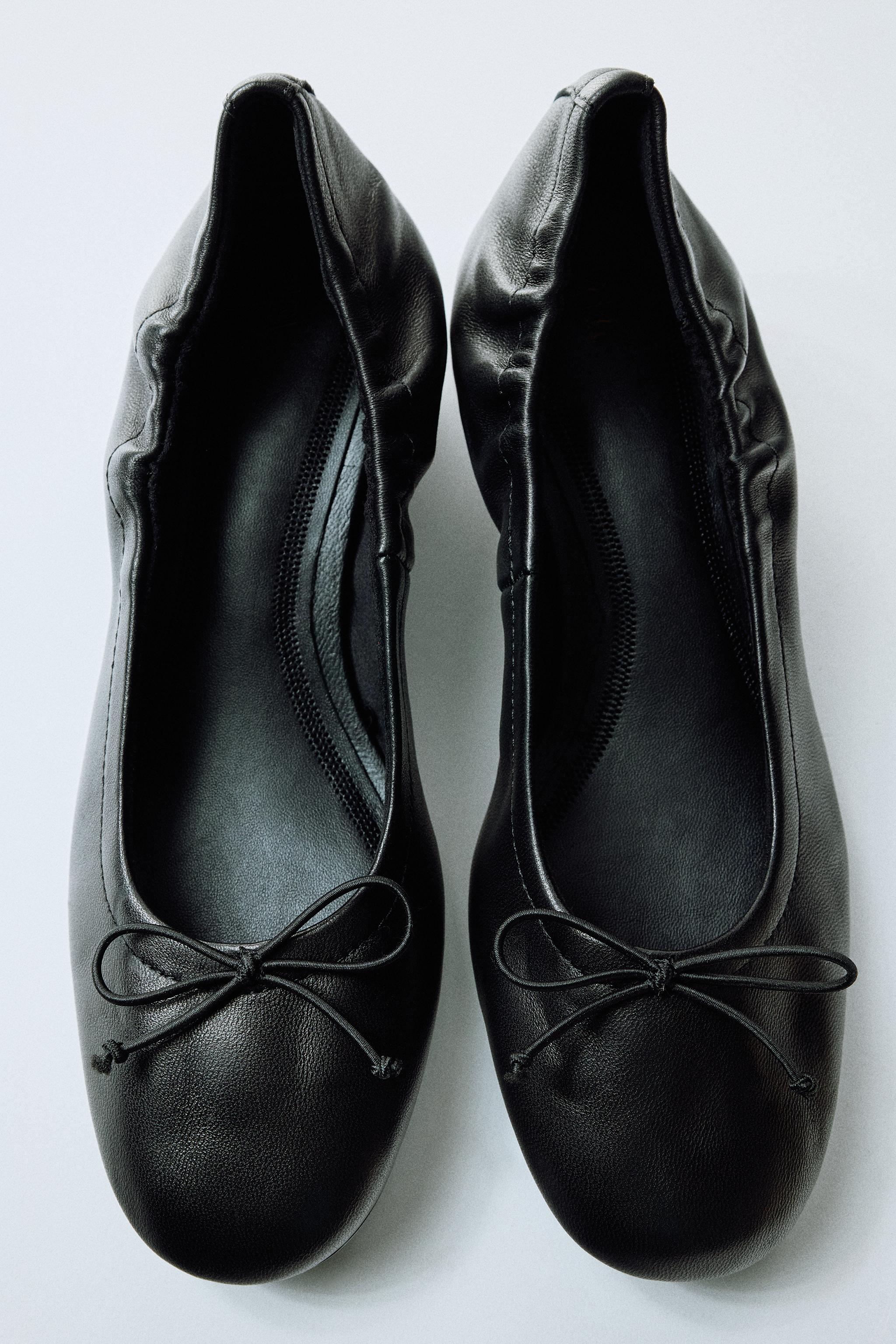 LEATHER HEELED BALLET FLATS