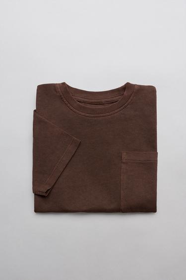 CAMISETA GARMENT DYE COM BOLSO - Marrom da Zara