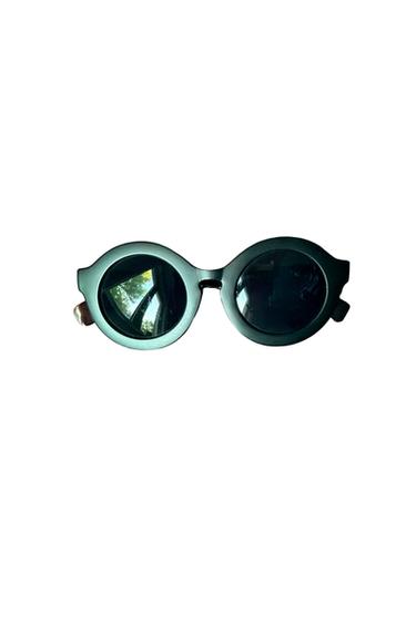 SONNENBRILLE MIT RUNDEM GESTELL