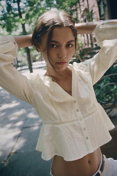 BLUSA ROMÁNTICA BORDADOS - Crudo de Zara