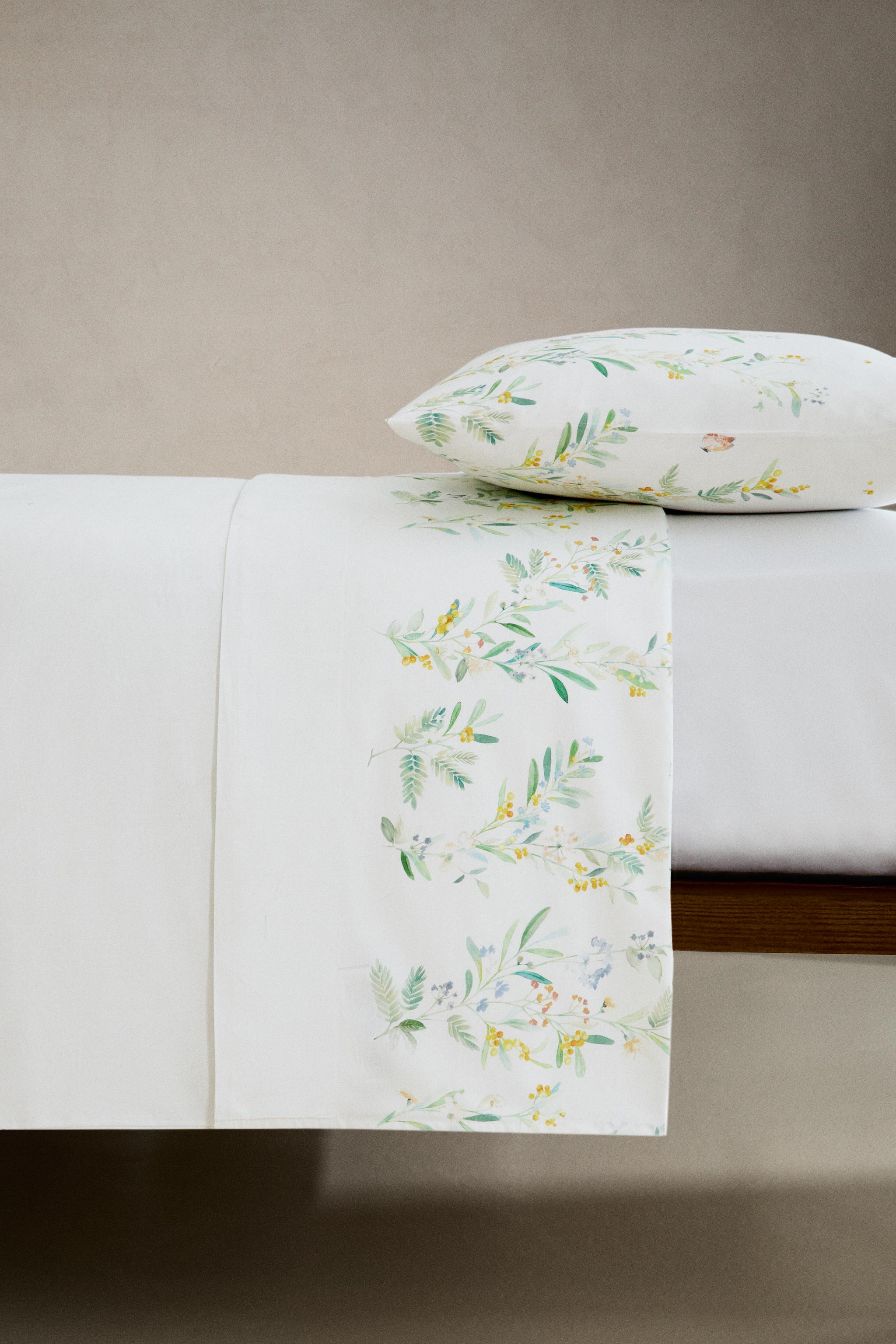 DRAP DE DESSUS SATIN FEUILLES ET FLEURS