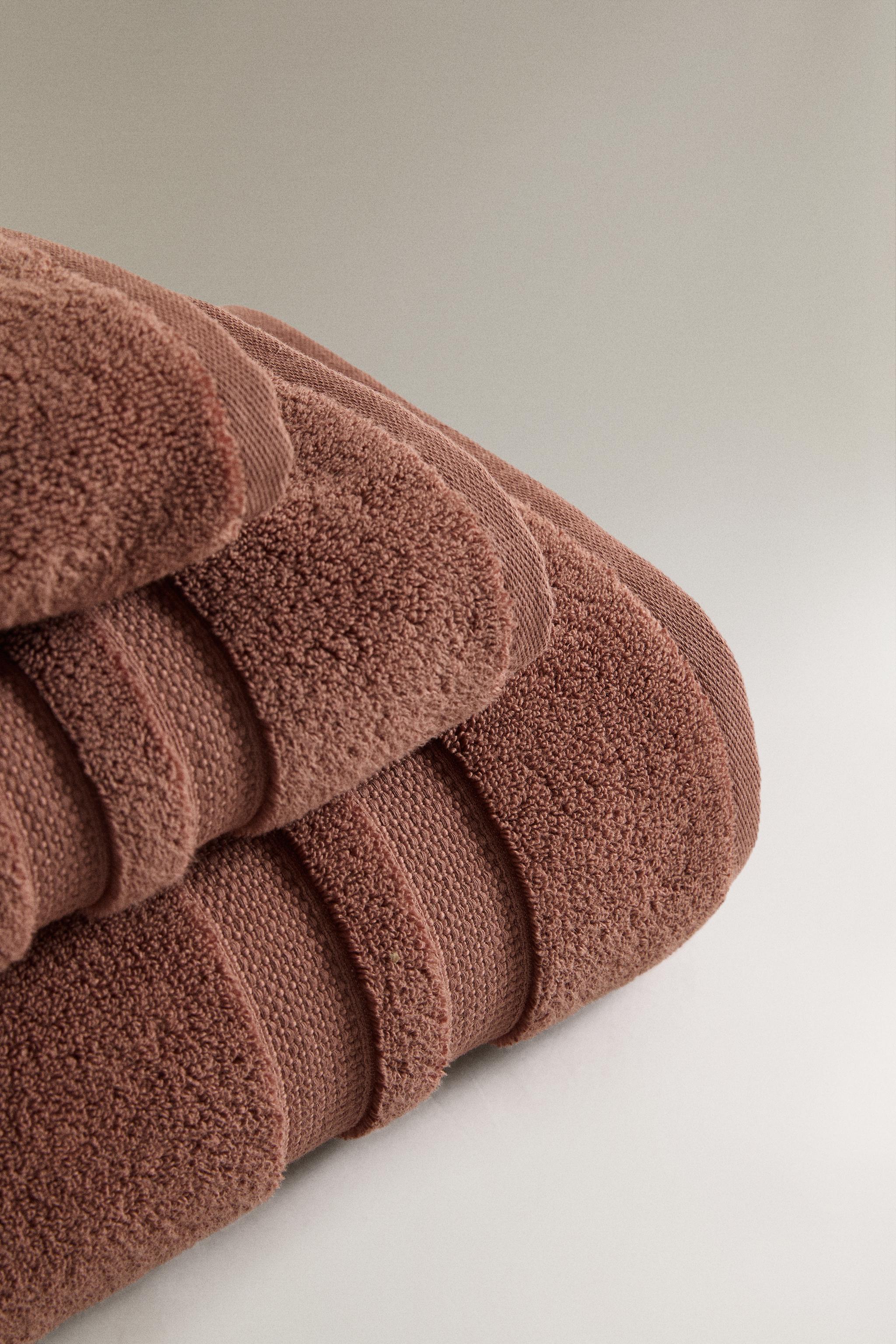 EXTRA SOFT DOUBLE-BORDER BATH TOWEL — Dark russet