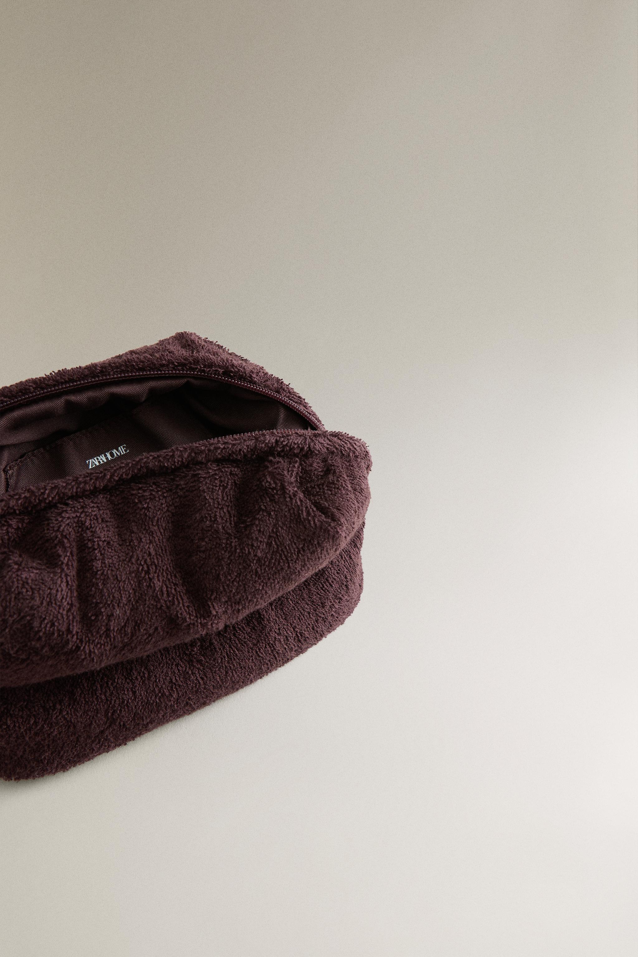 MEDIUM TOWEL MAKEUP BAG
