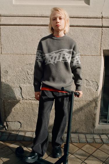 JERSEY CHENILLA GRAFFITI  - Grises de Zara