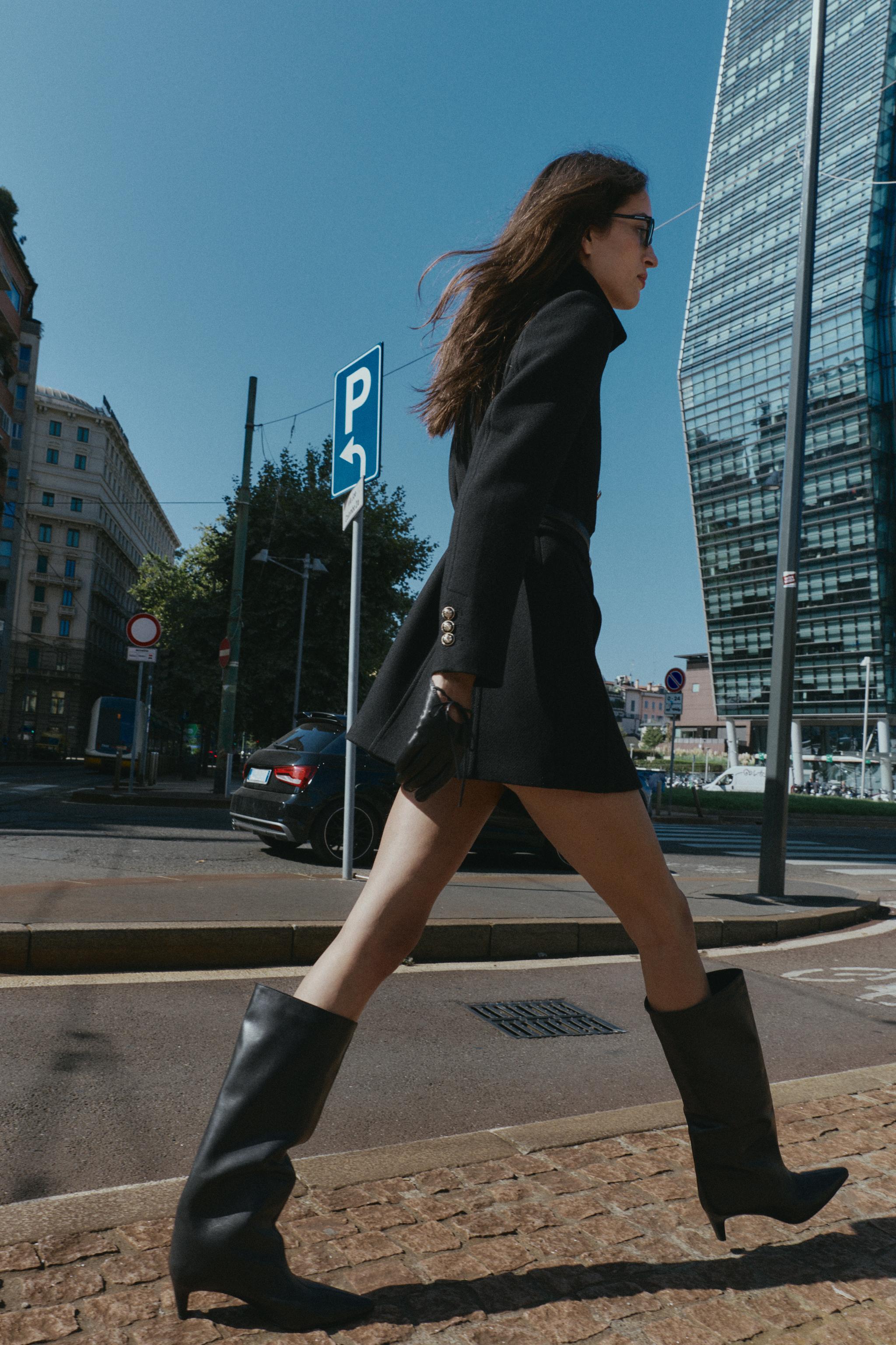 ウール混紡ショート丈ダブルブレストコート - ブラック | ZARA Japan