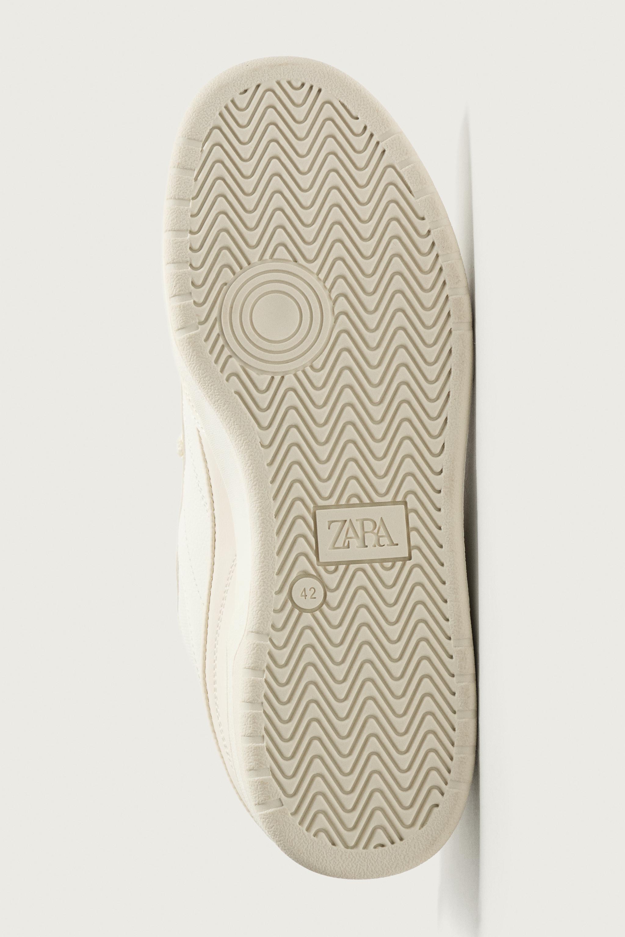 BASKETBALL SNEAKERS