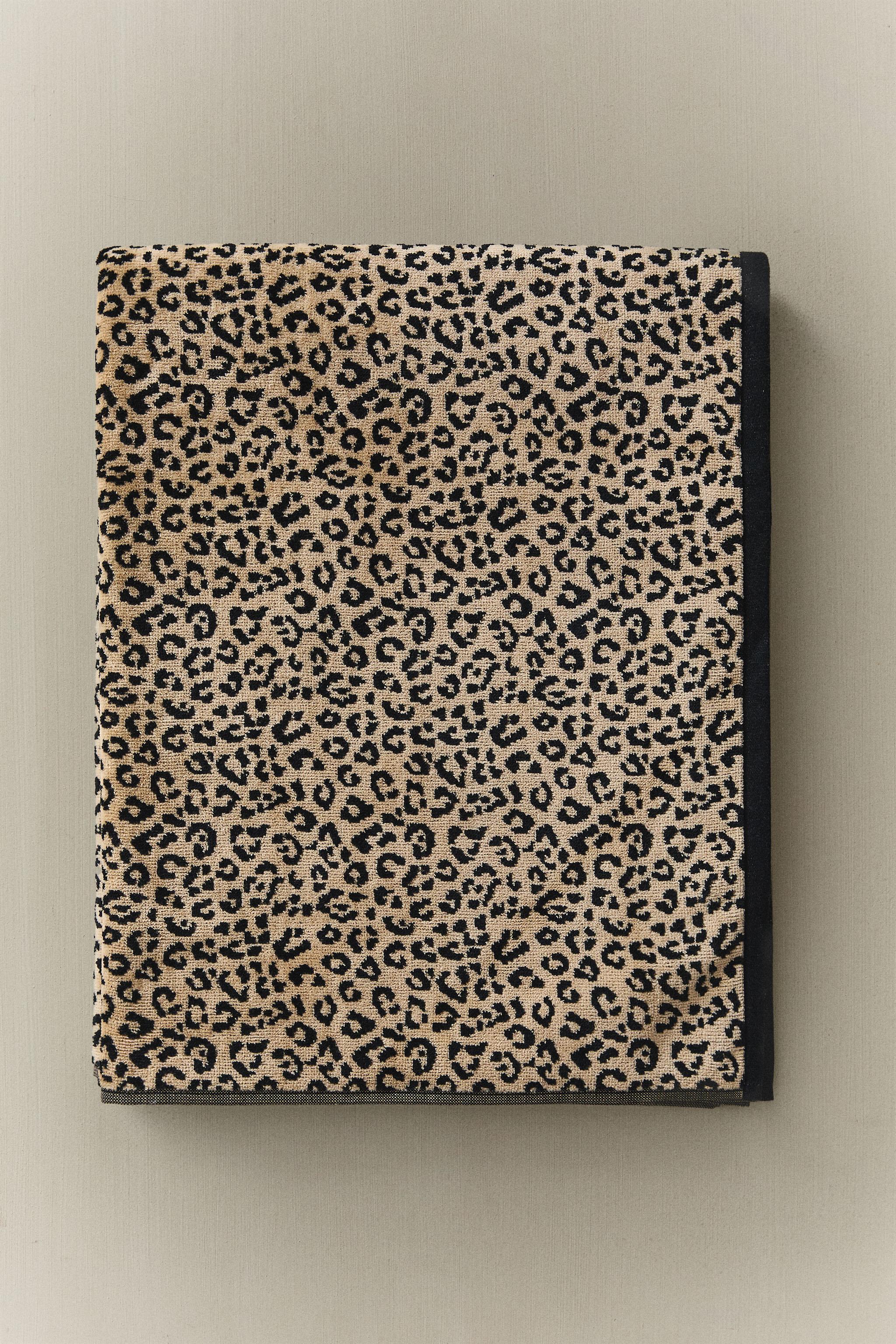 ANIMAL PRINT VELOUR BATH TOWEL